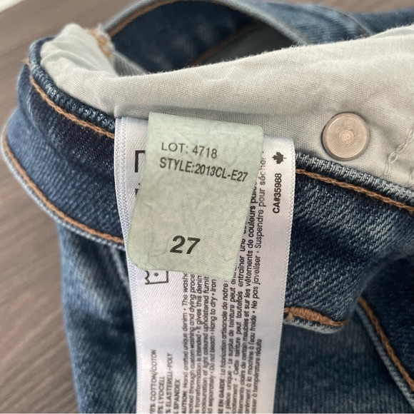 Yoga Jeans High-waisted Medium Blue Tapered Leg Mildly Distressed Jeans - Picture 8 of 12